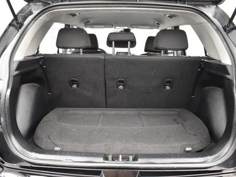 Used 2023 Hyundai Venue SE image 16