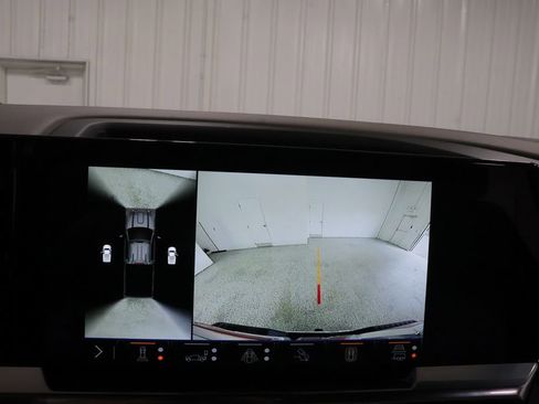 Used 2025 GMC Sierra 2500 SLT w/ SLT Convenience Package image 15