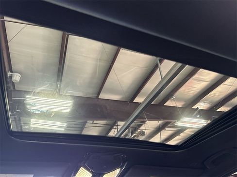 Used 2025 BMW 330i Sedan image 26