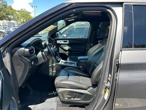 Used 2023 Ford Explorer Platinum w/ Technology Package AWD/4WD image 15