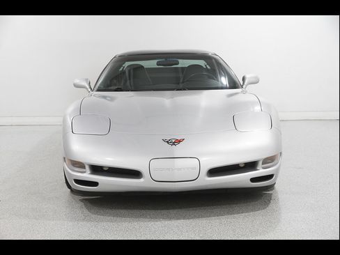 Used 1998 Chevrolet Corvette Coupe w/ Roof Pkg RWD image 2