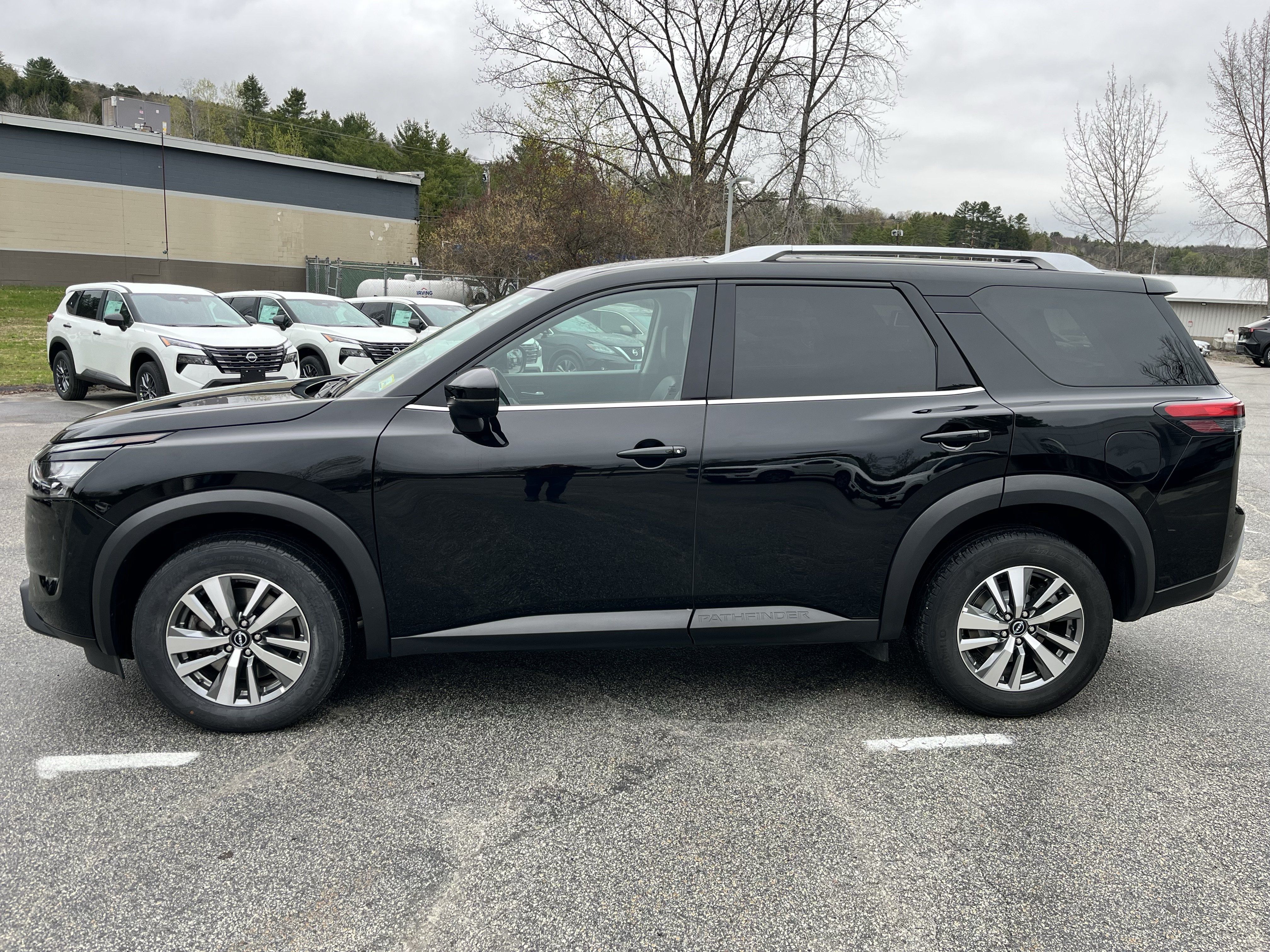 Used 2025 Nissan Pathfinder SL AWD/4WD image 4