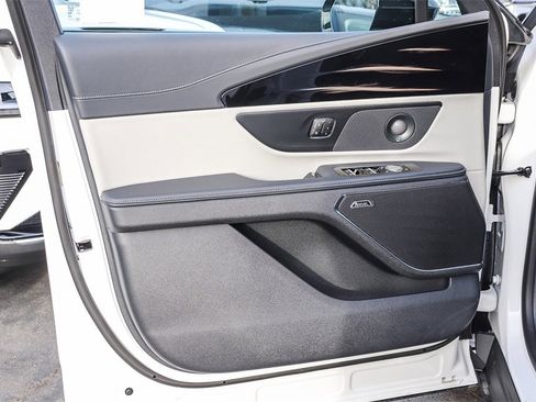 Used 2025 Lincoln Nautilus Premier w/ Equipment Group 102A image 21