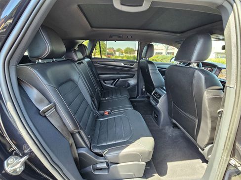 Used 2025 Volkswagen Atlas Cross Sport SEL R-Line AWD/4WD image 30