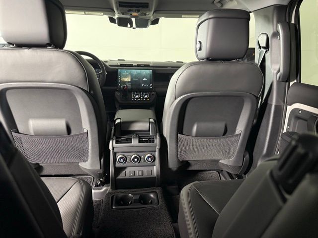 New 2026 Land Rover Defender 130 X-Dynamic SE AWD/4WD image 27