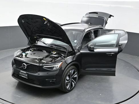 Used 2024 Volvo XC40 B5 Plus w/ Protection Package Premier AWD/4WD image 41