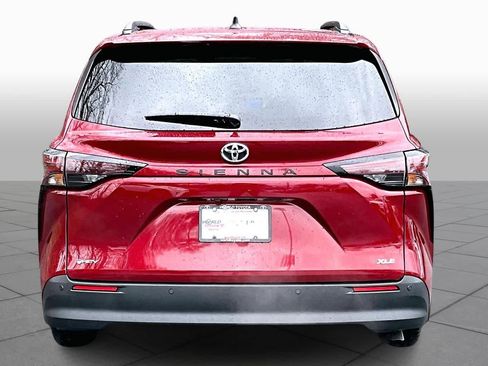 Certified 2026 Toyota Sienna XLE image 5