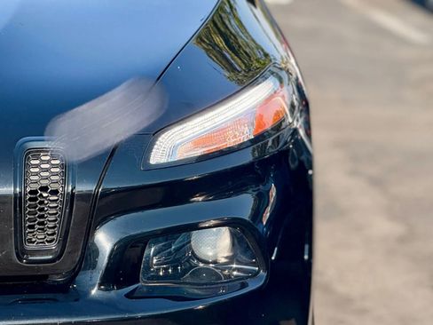 Used 2017 Jeep Cherokee Sport image 25