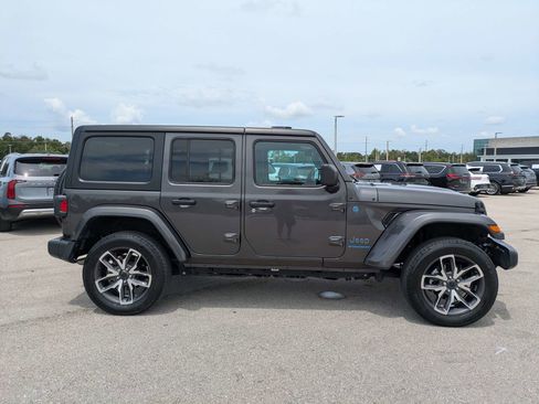 Used 2024 Jeep Wrangler Unlimited AWD/4WD image 4