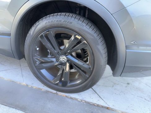 Certified 2024 Volkswagen Tiguan SE R-Line image 5