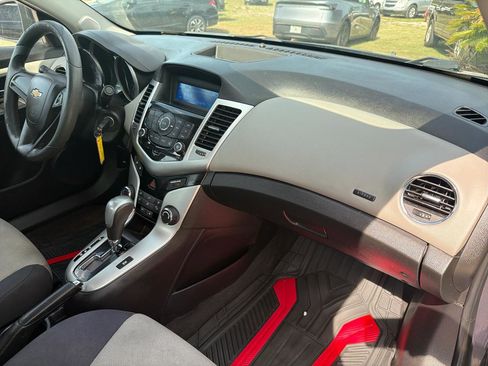 Used 2014 Chevrolet Cruze LS FWD image 12