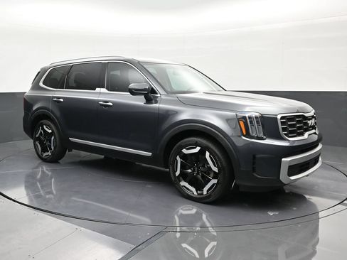 Used 2024 Kia Telluride S FWD image 7