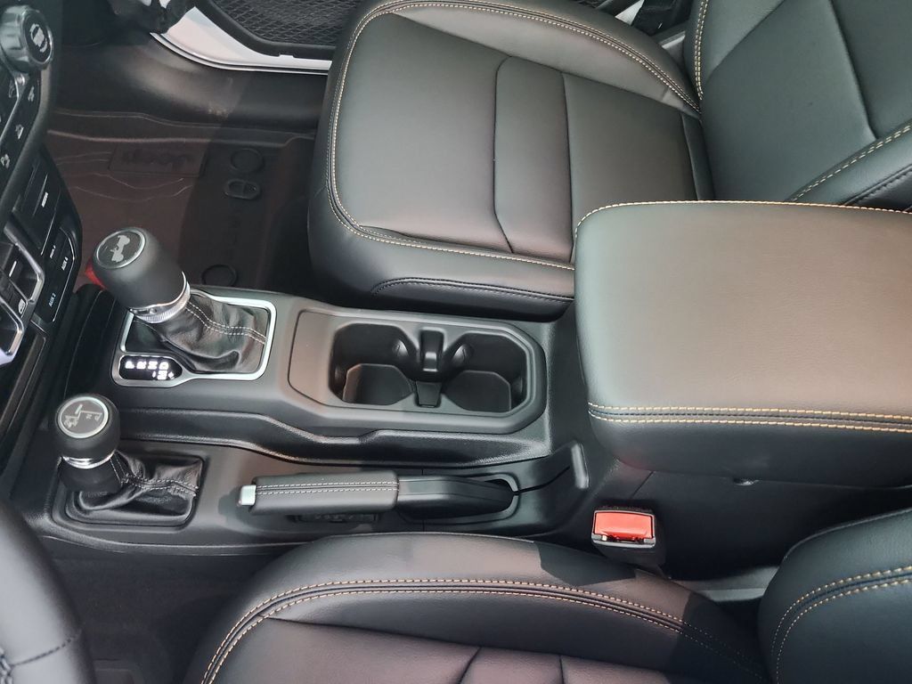 New 2026 Jeep Wrangler Unlimited Sahara AWD/4WD image 30