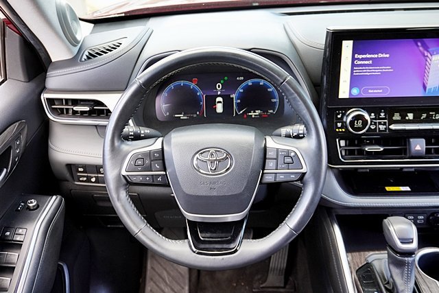 Used 2023 Toyota Highlander Limited FWD image 32