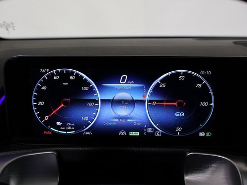 Used 2022 Mercedes-Benz EQB 300 4MATIC image 32