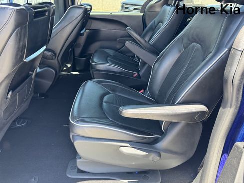 Used 2019 Chrysler Pacifica Limited w/ Advanced Safetytec Group FWD image 13