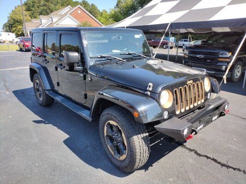 Used 2014 Jeep Wrangler Unlimited Sahara AWD/4WD image 3