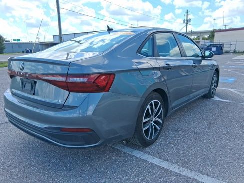 Used 2025 Volkswagen Jetta SE FWD image 3