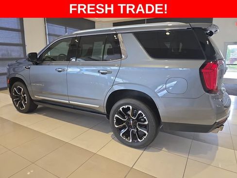 Used 2022 GMC Yukon Denali w/ Denali Premium Package AWD/4WD image 3