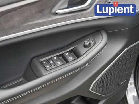 Used 2022 Jeep Grand Cherokee L Limited image 14