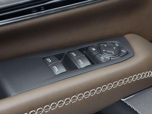 Used 2025 GMC Yukon Denali Ultimate AWD/4WD image 11