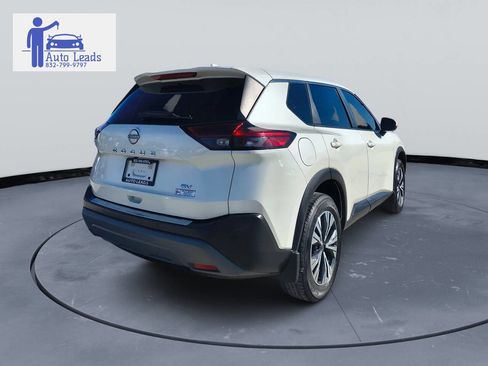 Used 2022 Nissan Rogue SV image 5