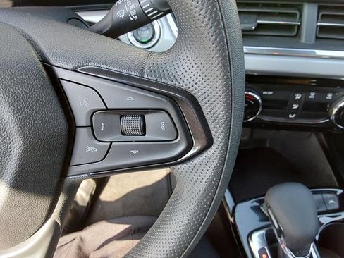 Used 2025 Chevrolet Trax LT FWD image 26