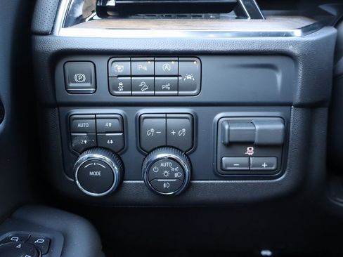 New 2026 Chevrolet Suburban High Country image 13