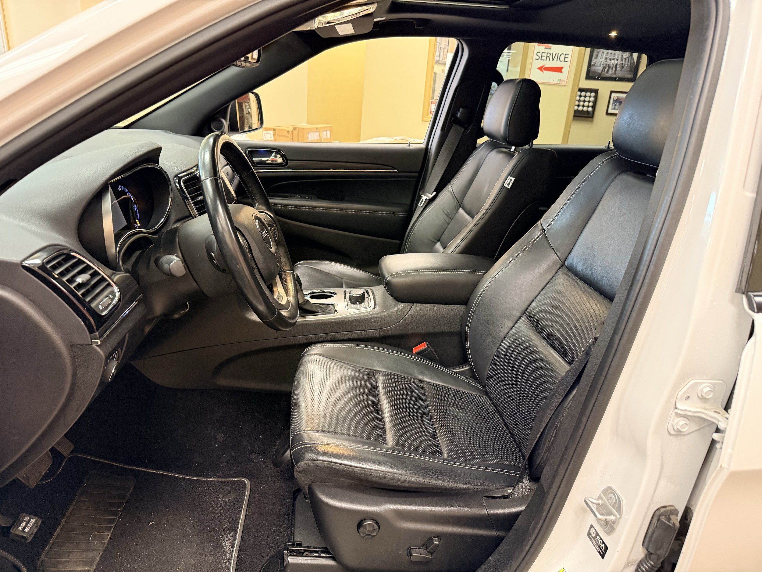 Used 2021 Jeep Grand Cherokee Limited w/ Quick Order Package 28K 80th AWD/4WD image 6