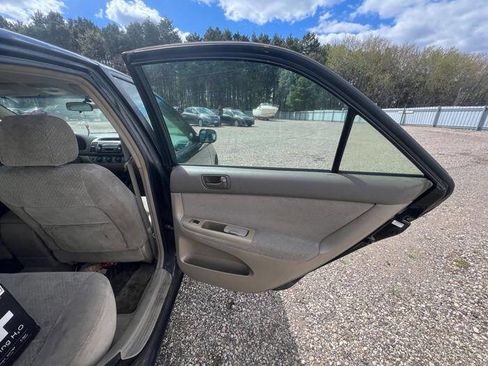 Used 2004 Toyota Camry FWD image 25