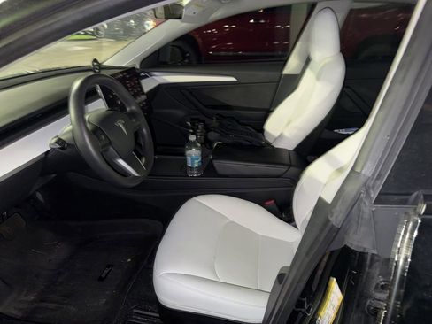 Used 2022 Tesla Model 3 image 4