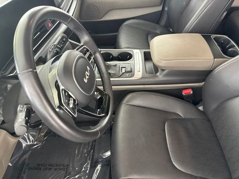 Certified 2025 Kia Carnival FWD image 22