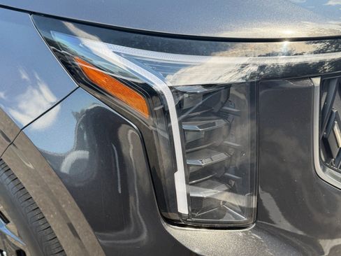 Used 2025 Kia Carnival FWD image 39