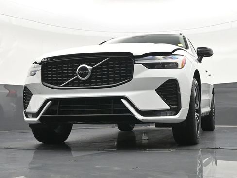 Certified 2024 Volvo XC60 B5 Core w/ Protection Package Premier AWD/4WD image 31