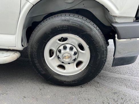 Used 2022 Chevrolet Express 2500 w/ Driver Convenience Package image 9