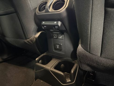 Used 2021 Jeep Wrangler Unlimited Sahara AWD/4WD image 21