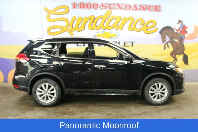 Used 2017 Nissan Rogue SV AWD/4WD image 1