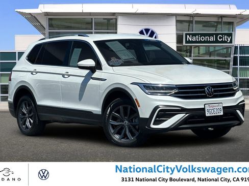 Used 2023 Volkswagen Tiguan SE FWD image 1