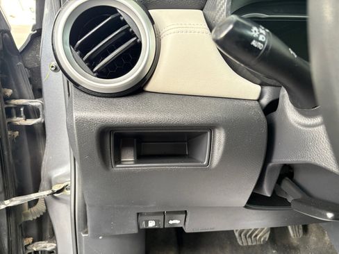 Used 2020 Nissan Versa SV FWD image 21