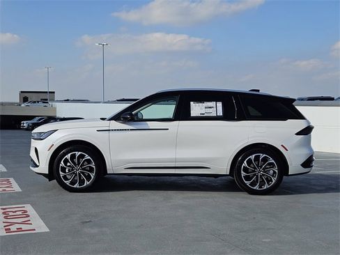 New 2026 Lincoln Nautilus Reserve image 4