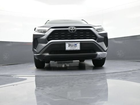 Used 2021 Toyota RAV4 LE AWD/4WD image 26