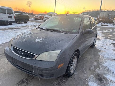 Used 2006 Ford Focus SE image 2
