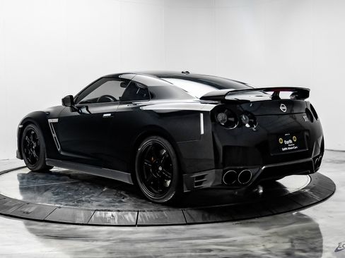 Used 2013 Nissan GT-R Premium image 8