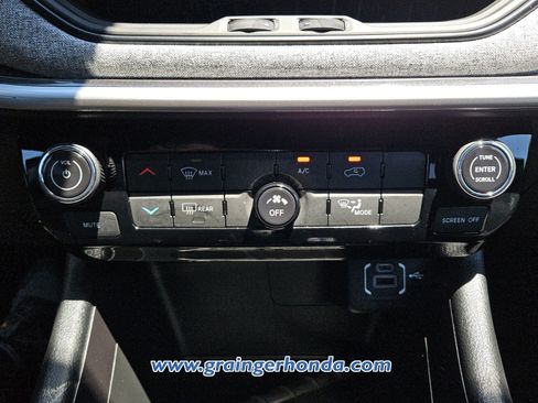 Used 2024 Jeep Compass Sport AWD/4WD image 17