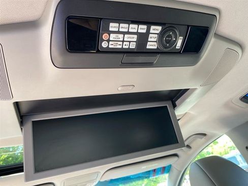 Used 2011 Honda Odyssey Touring image 11