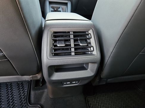 New 2026 Volkswagen Tiguan SE R-Line image 9