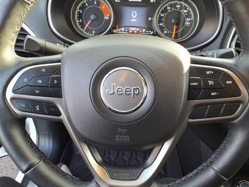 Used 2019 Jeep Cherokee Limited image 5