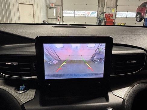 Used 2020 Ford Explorer XLT w/ Equipment Group 202A image 4