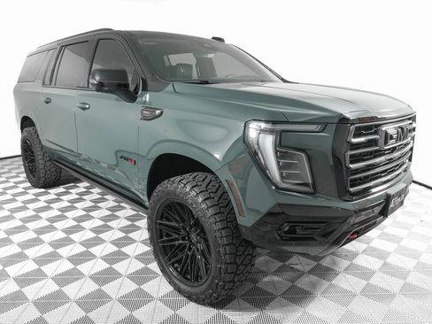 Used 2025 GMC Yukon XL AT4 Ultimate image 4