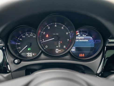 Certified 2025 Porsche Macan image 16